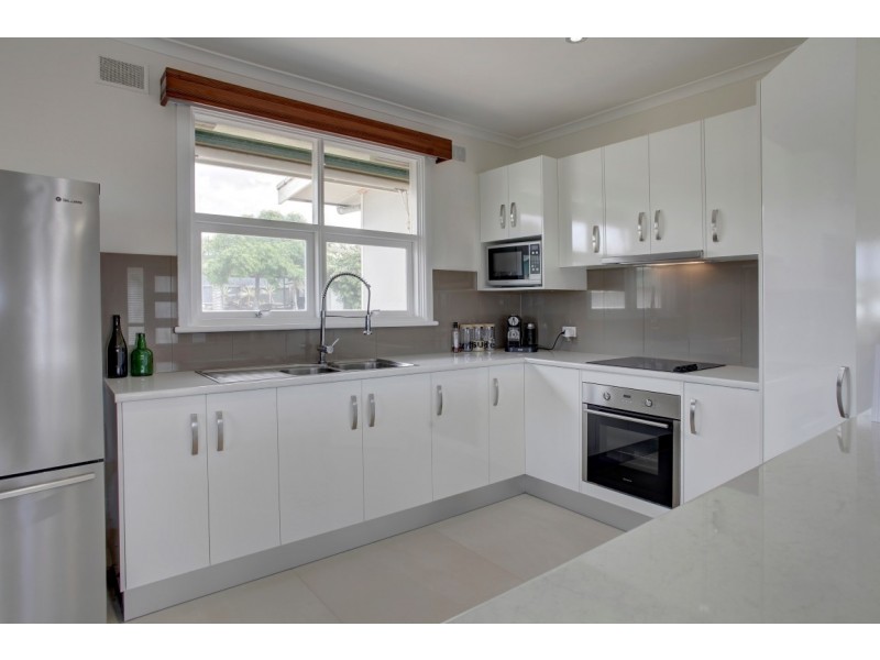 8 Holroyd Avenue, Port Lincoln SA 5606