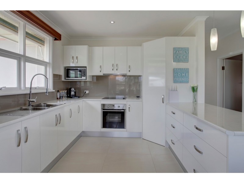 8 Holroyd Avenue, Port Lincoln SA 5606