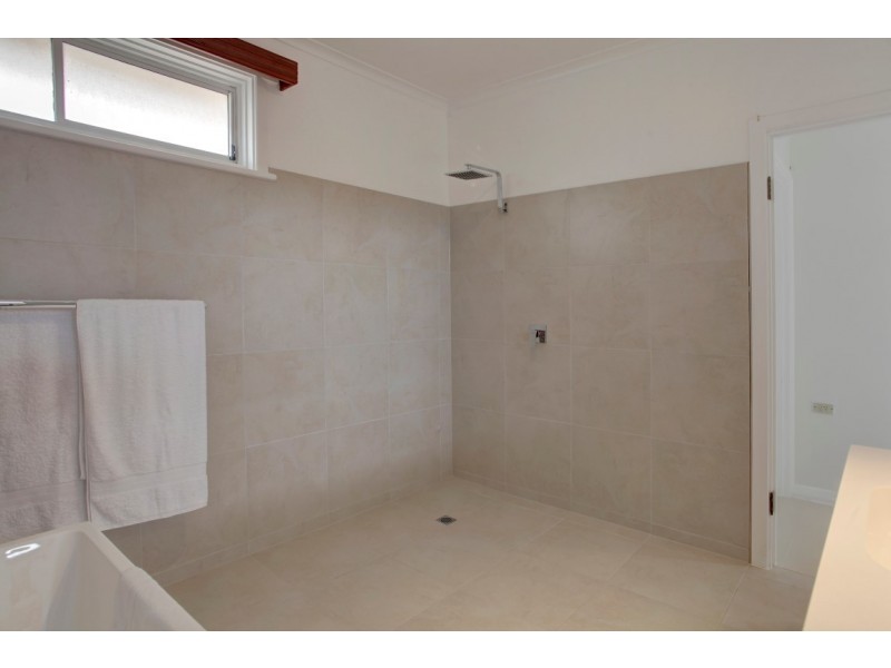 8 Holroyd Avenue, Port Lincoln SA 5606