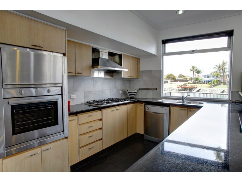 38 Parnkalla Avenue, Port Lincoln SA 5606