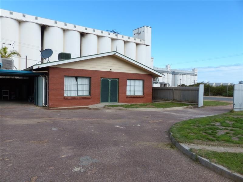70 and 70A Thevenard Road, Thevenard SA 5690