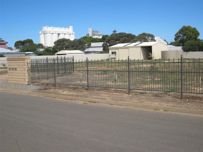 9-11 Meikle Street, Cummins SA 5631