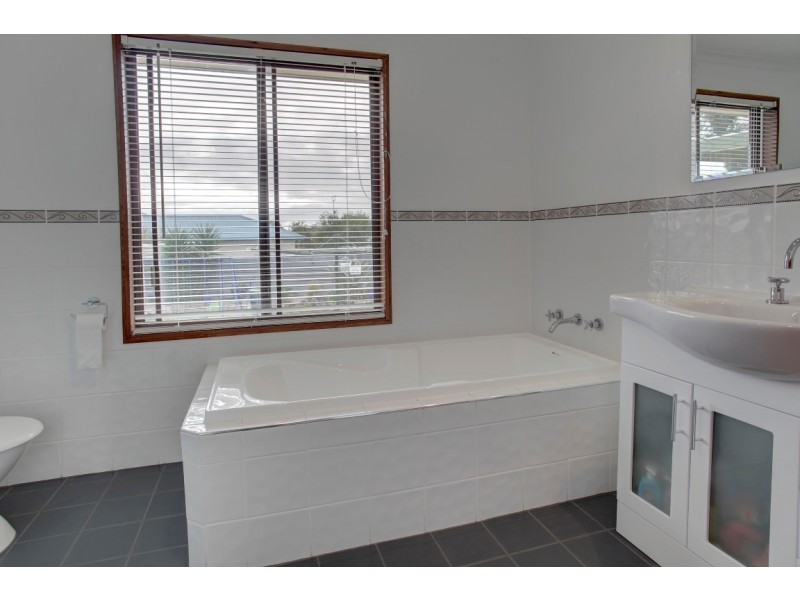 33 Coral Street, Port Lincoln SA 5606