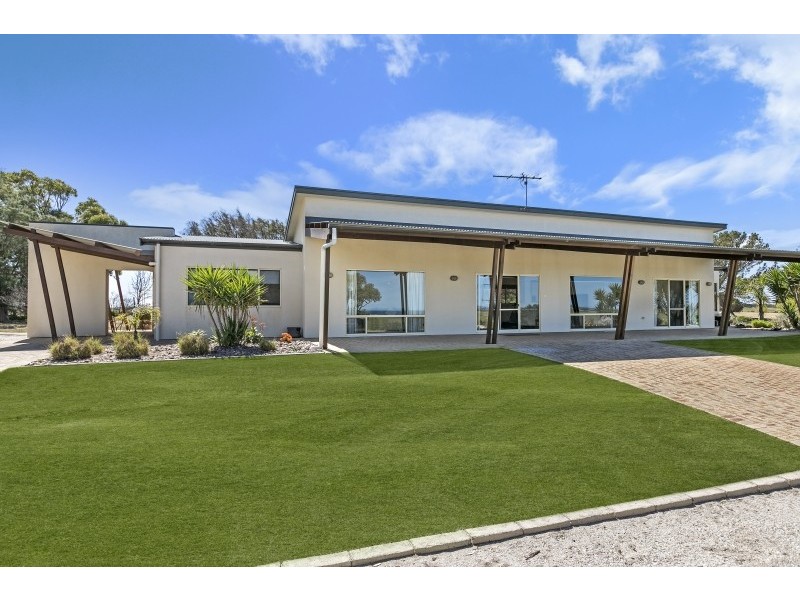 Koppi-Tucka 36755 Flinders Highway, Smoky Bay SA 5680