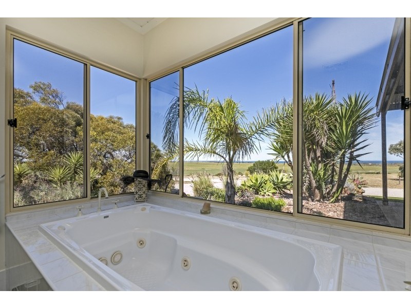 Koppi-Tucka 36755 Flinders Highway, Smoky Bay SA 5680