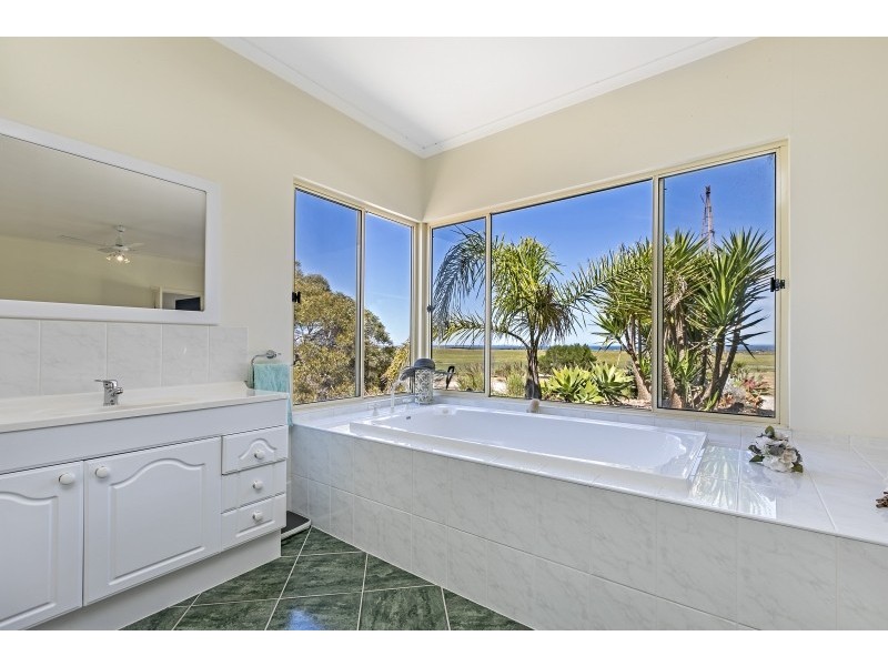 Koppi-Tucka 36755 Flinders Highway, Smoky Bay SA 5680