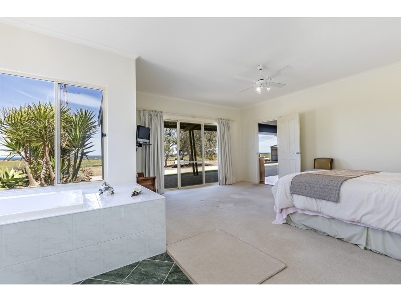 Koppi-Tucka 36755 Flinders Highway, Smoky Bay SA 5680