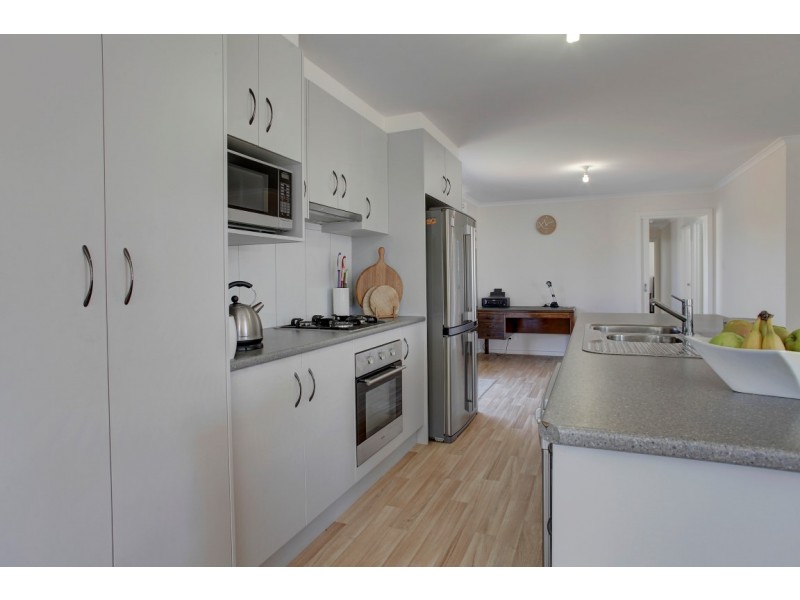 7 Benjamin Road, Poonindie SA 5607