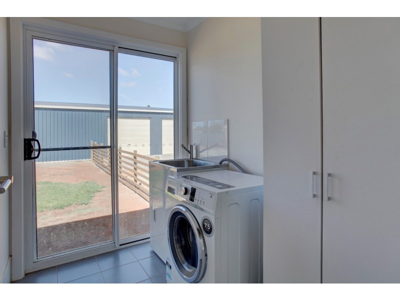 7 Benjamin Road, Poonindie SA 5607