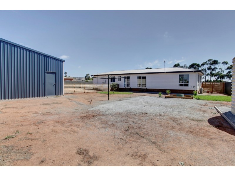 7 Benjamin Road, Poonindie SA 5607