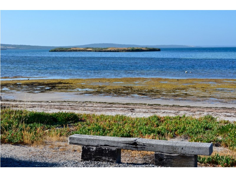 469 Starfish Lane, Mount Dutton Bay SA 5607