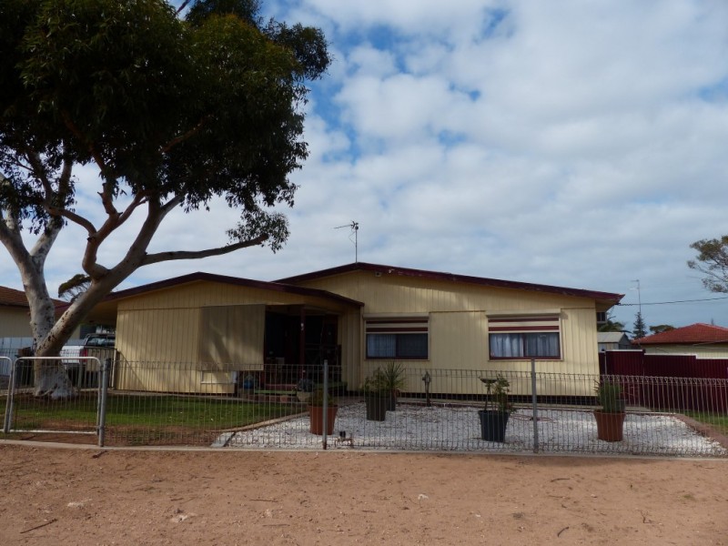 2 Chadwick Street, Ceduna SA 5690
