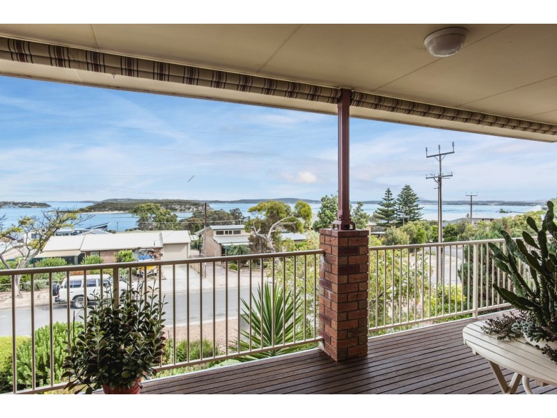 11 Pine Crescent, Coffin Bay SA 5607