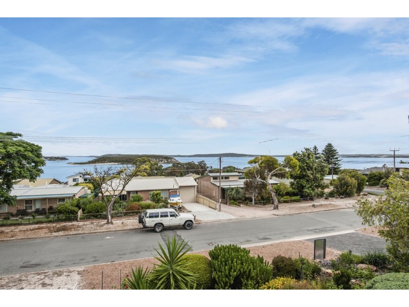 11 Pine Crescent, Coffin Bay SA 5607