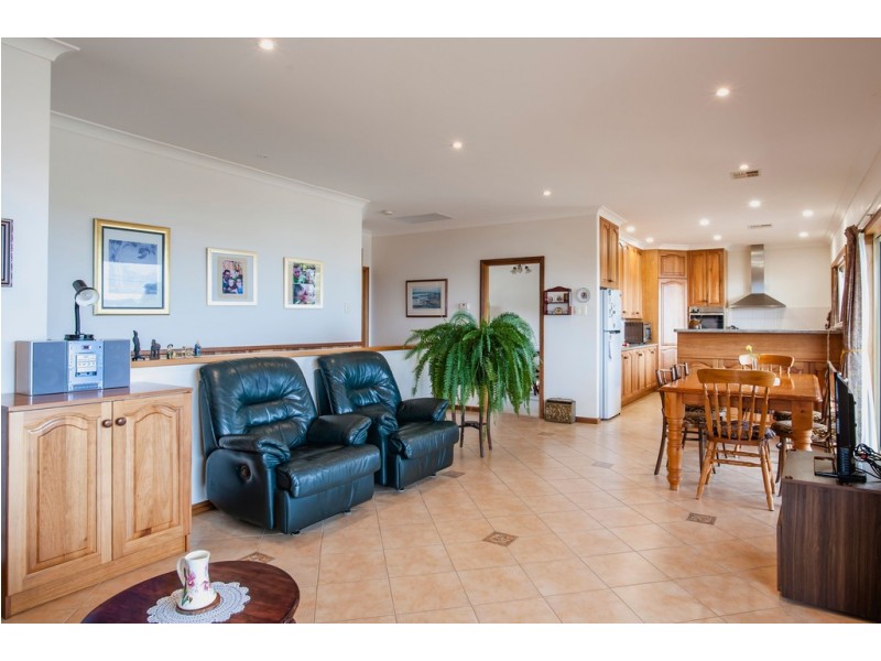 11 Pine Crescent, Coffin Bay SA 5607