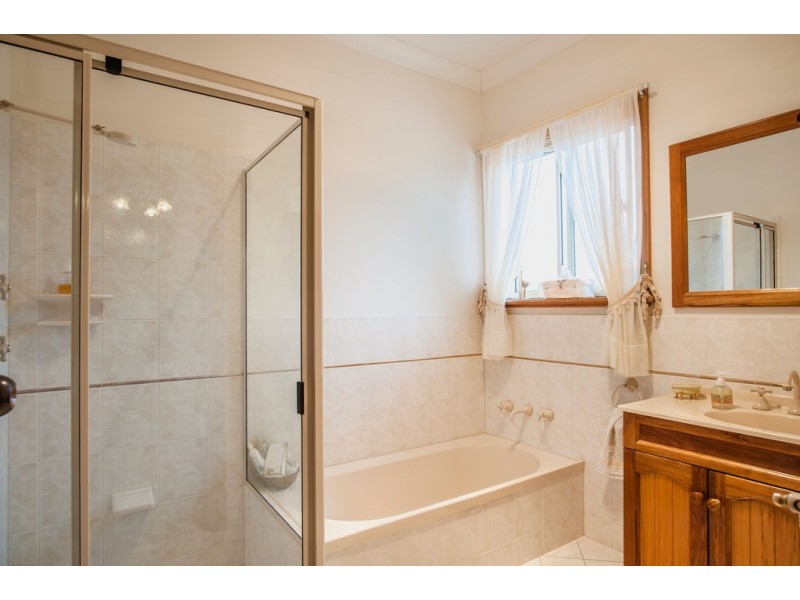 11 Pine Crescent, Coffin Bay SA 5607