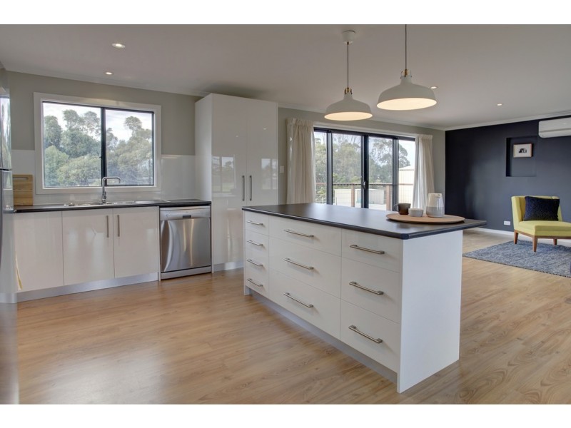 16 Benjamin Road, Poonindie SA 5607
