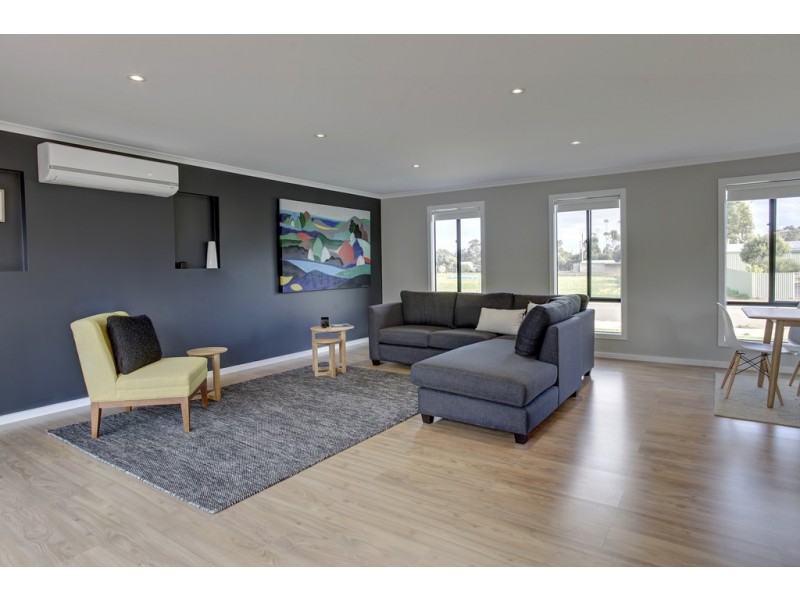 16 Benjamin Road, Poonindie SA 5607