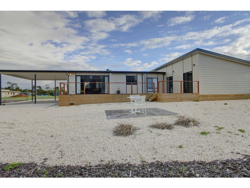 16 Benjamin Road, Poonindie SA 5607
