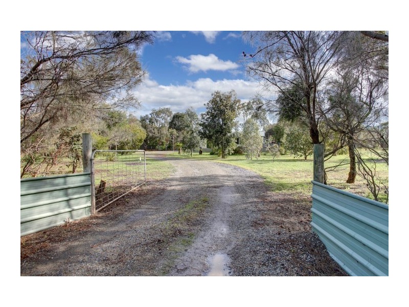2085 Lincoln Highway (Corner of Higgins Road), Louth Bay SA 5607