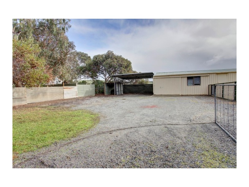 2085 Lincoln Highway (Corner of Higgins Road), Louth Bay SA 5607