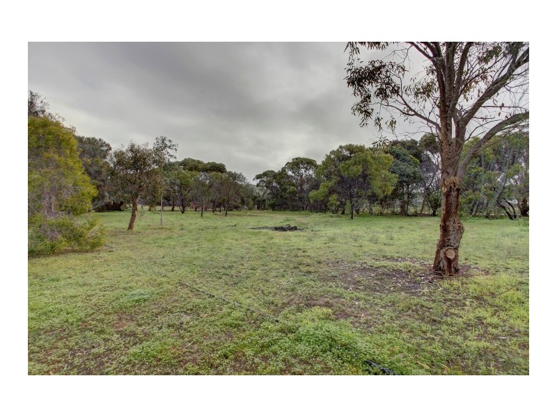 2085 Lincoln Highway (Corner of Higgins Road), Louth Bay SA 5607