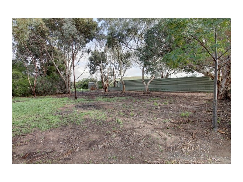2085 Lincoln Highway (Corner of Higgins Road), Louth Bay SA 5607