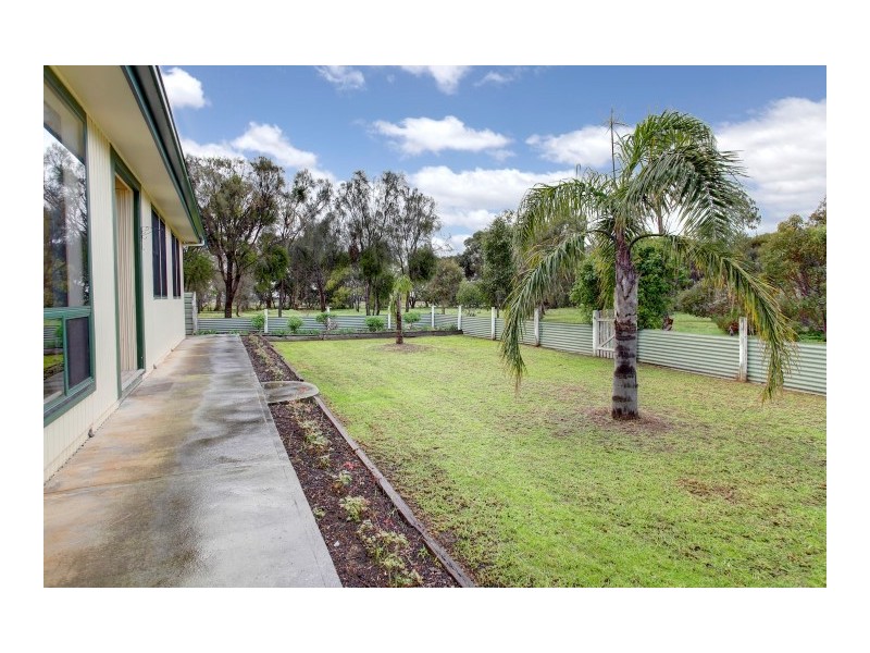 2085 Lincoln Highway (Corner of Higgins Road), Louth Bay SA 5607