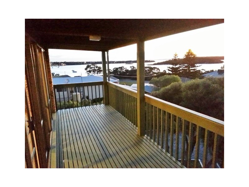 8 Pine Crescent, Coffin Bay SA 5607