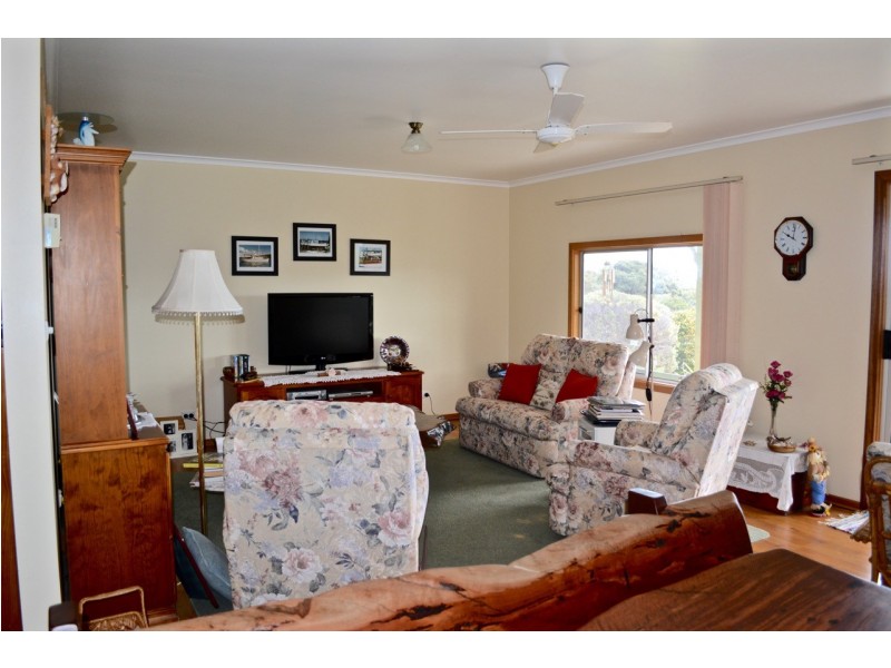 7 Brigette Ave, Coffin Bay SA 5607