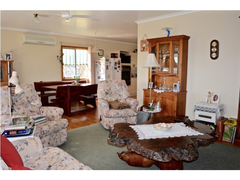 7 Brigette Ave, Coffin Bay SA 5607