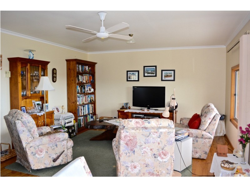 7 Brigette Ave, Coffin Bay SA 5607