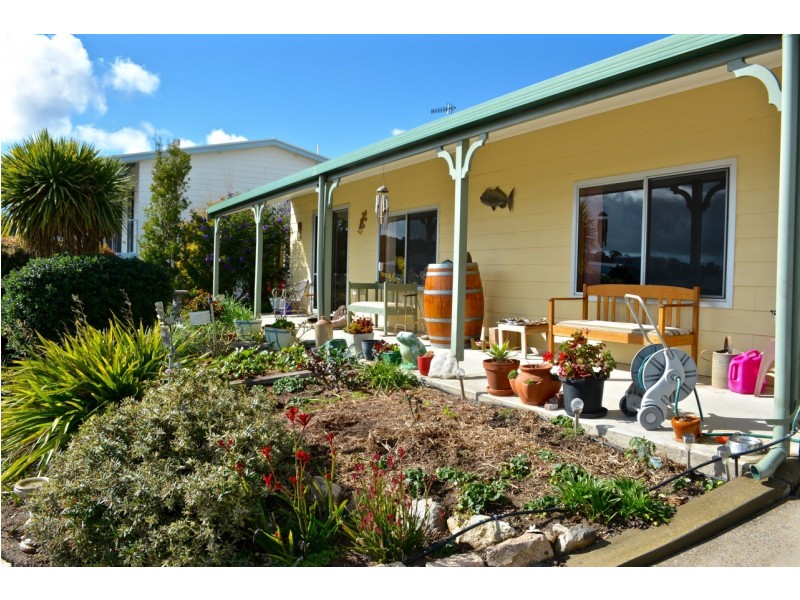 7 Brigette Ave, Coffin Bay SA 5607