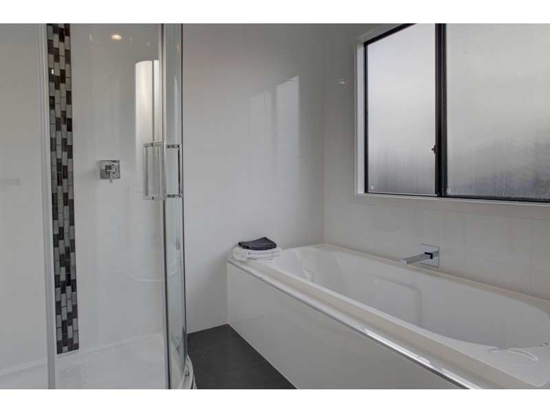 16 Benjamin Road, Poonindie SA 5607