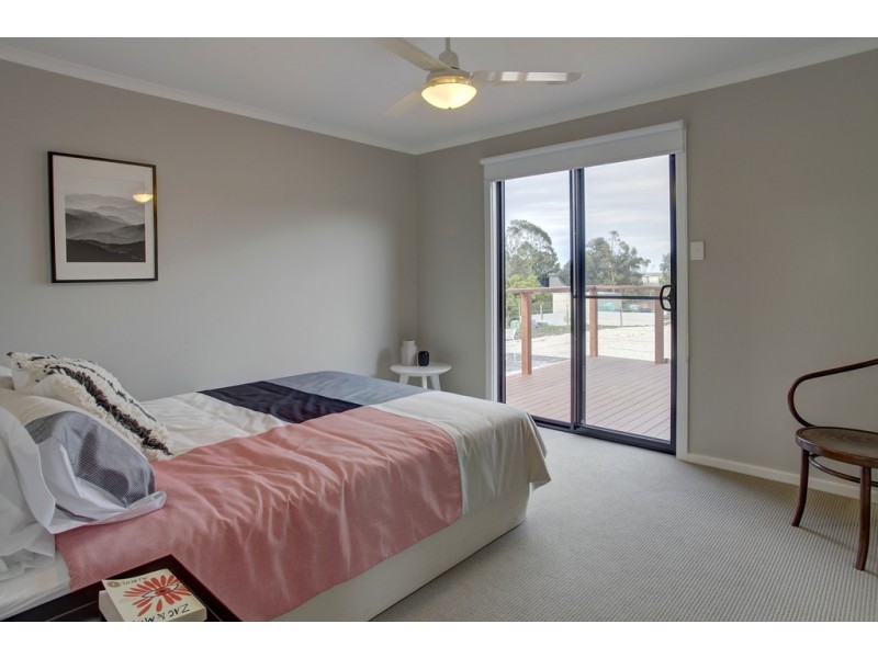 16 Benjamin Road, Poonindie SA 5607