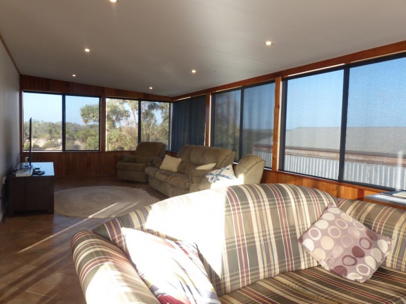 8 Esplanade, Elliston SA 5670