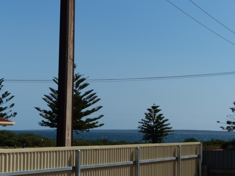 27 Eyre Highway, Ceduna SA 5690