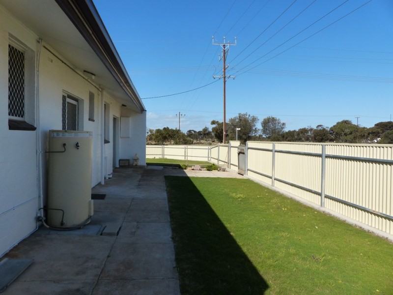 27 Eyre Highway, Ceduna SA 5690