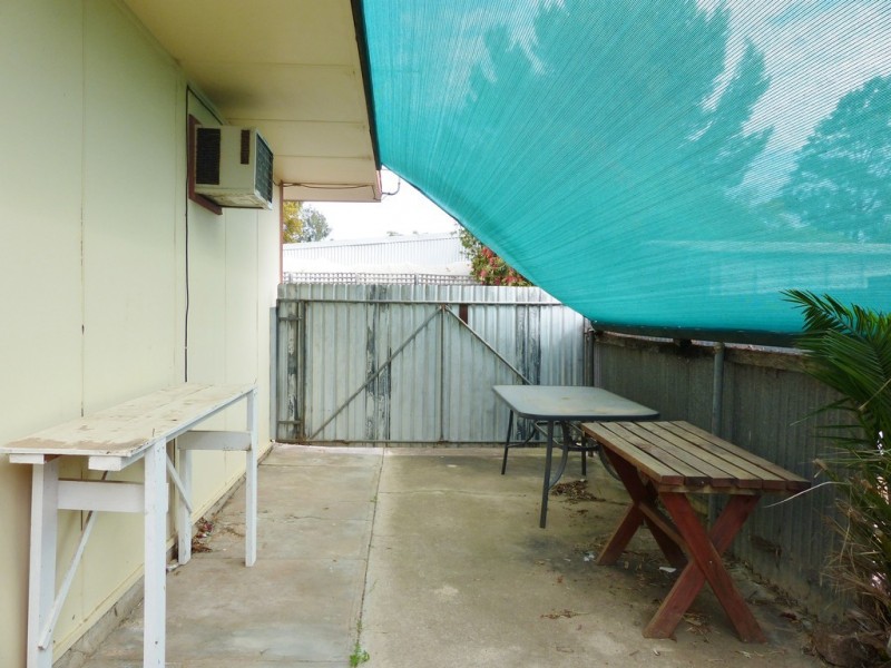 1 and 2, 3 Lambeff Street, Ceduna SA 5690