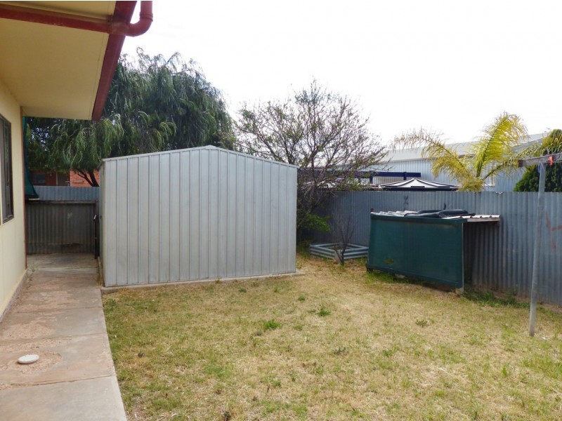 1 and 2, 3 Lambeff Street, Ceduna SA 5690