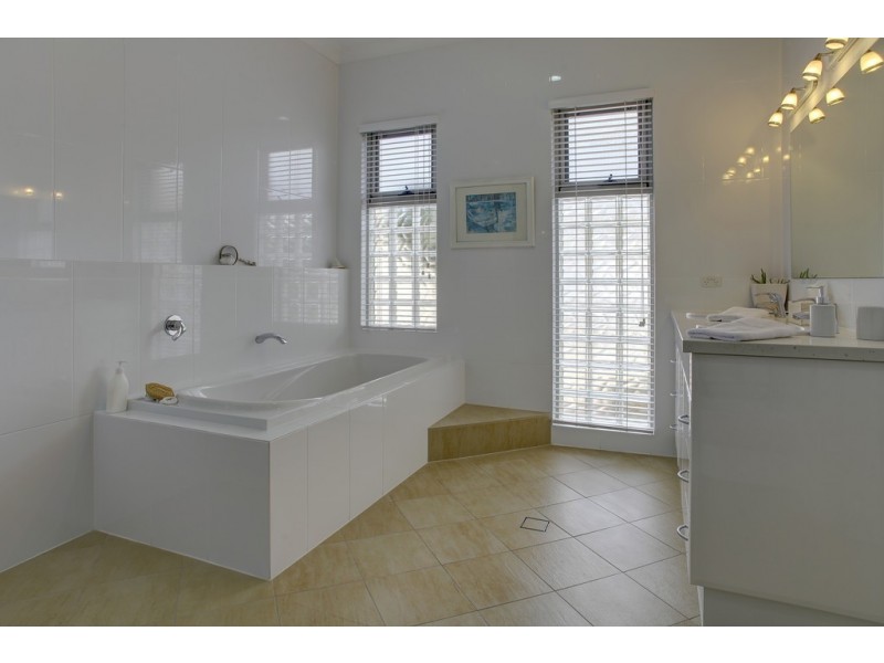 2/3 Bridge Crescent, Port Lincoln SA 5606