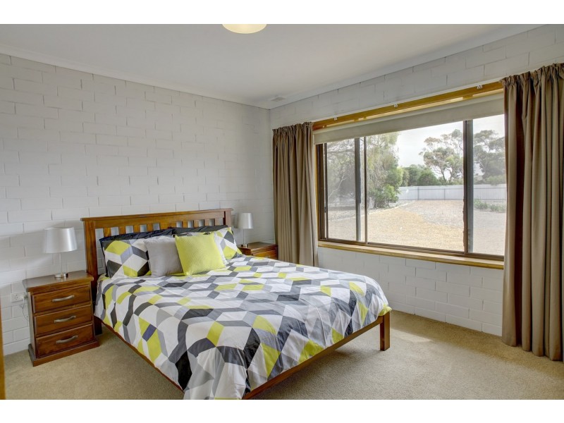 38-40 Hirschausen Road, Poonindie SA 5607