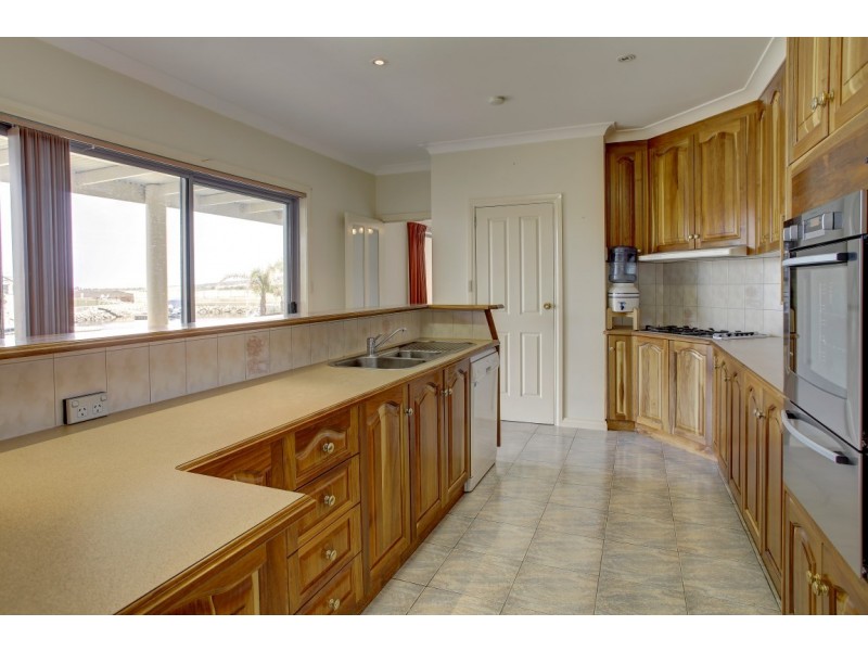 8 Parnkalla Ave, Port Lincoln SA 5606