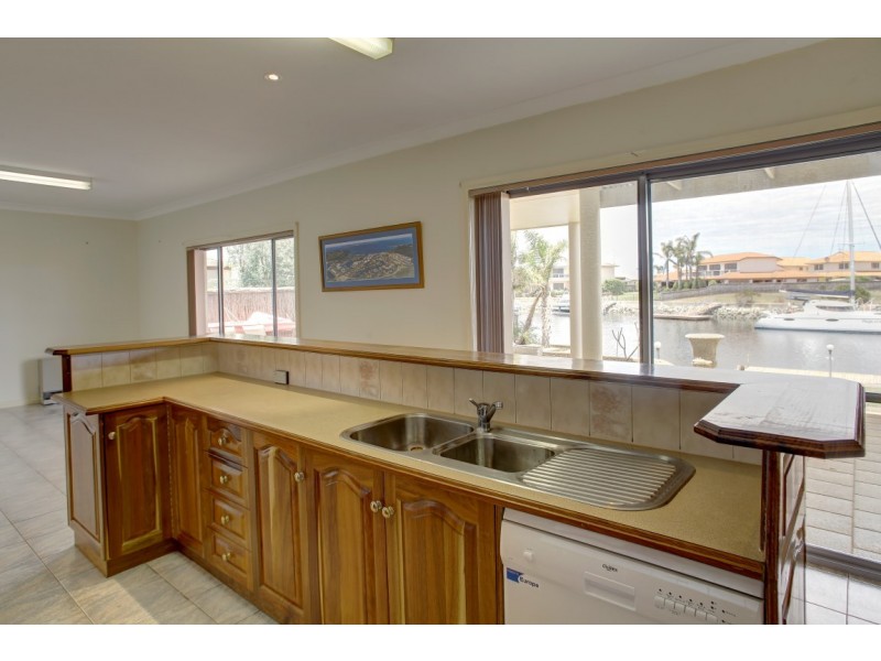 8 Parnkalla Ave, Port Lincoln SA 5606