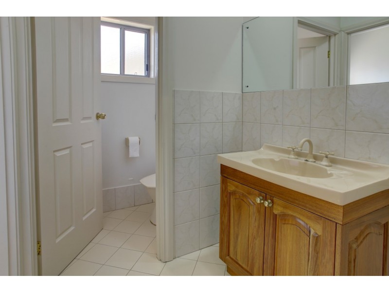 8 Parnkalla Ave, Port Lincoln SA 5606