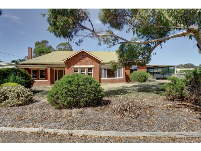 9 Tumby Bay Road, Cummins SA 5631