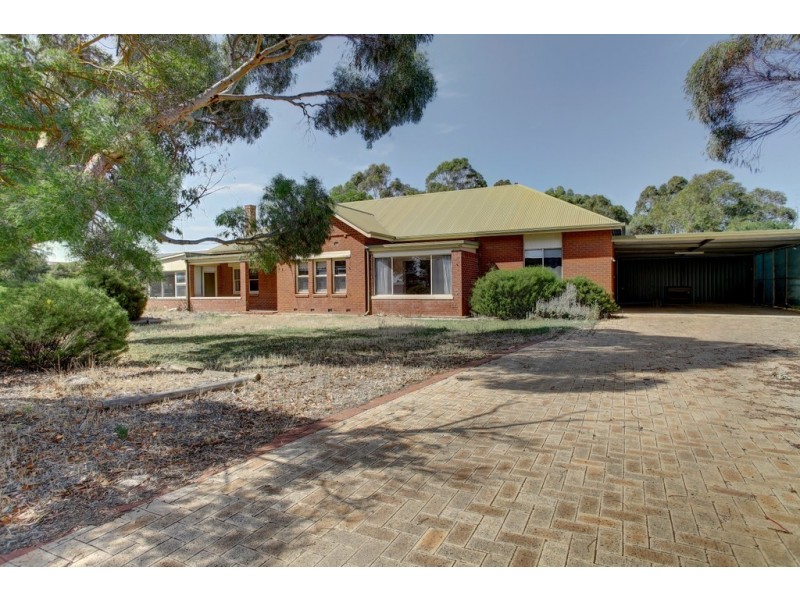 9 Tumby Bay Road, Cummins SA 5631