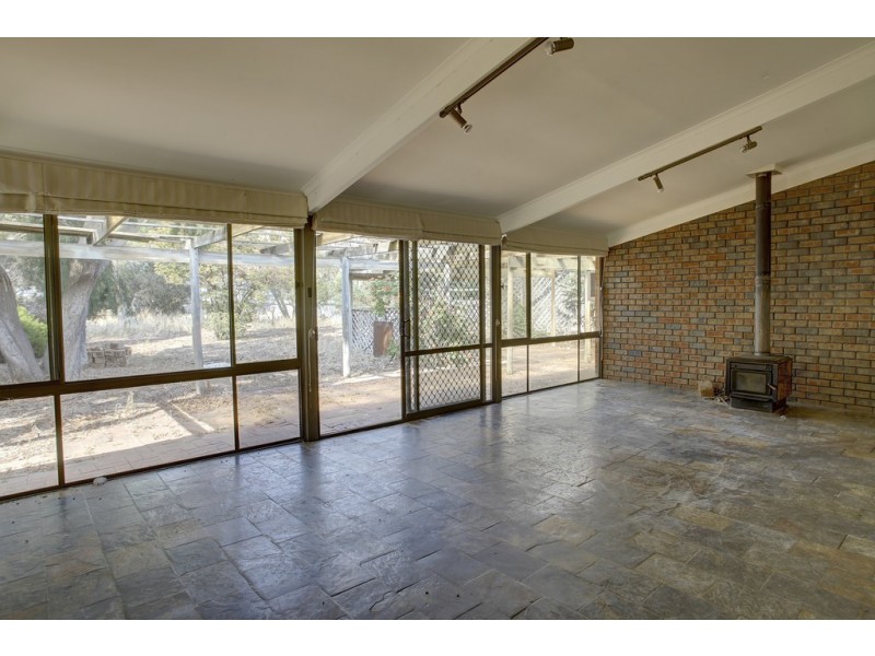 9 Tumby Bay Road, Cummins SA 5631