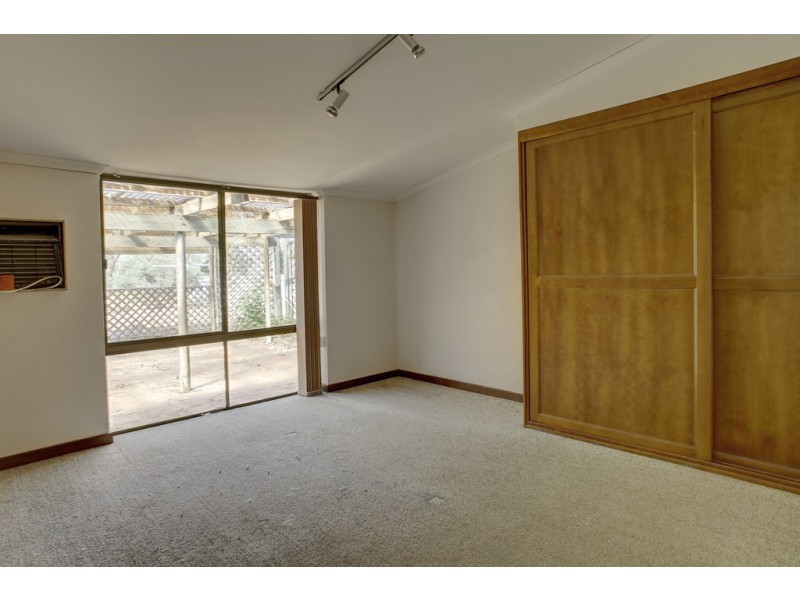 9 Tumby Bay Road, Cummins SA 5631