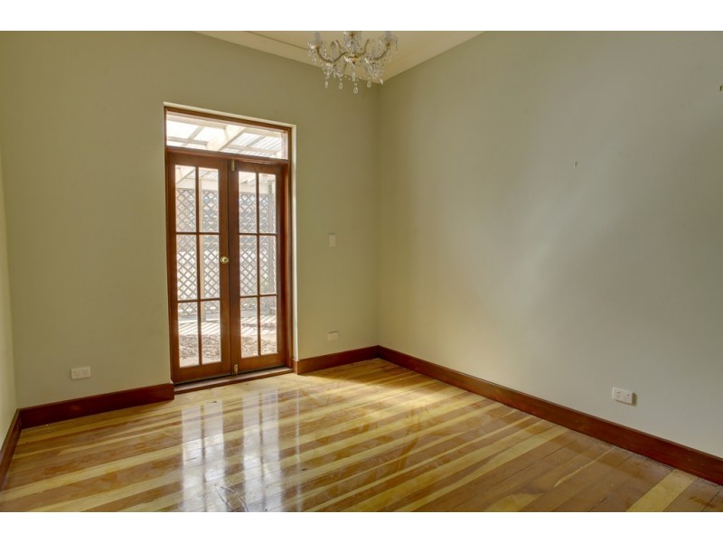 9 Tumby Bay Road, Cummins SA 5631